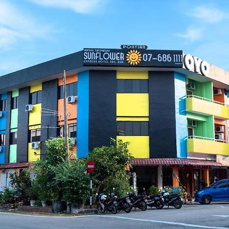 Sunflower Express Hotel Pontian Kecil Exterior foto