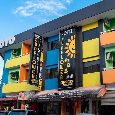 Sunflower Express Hotel Pontian Kecil Exterior foto