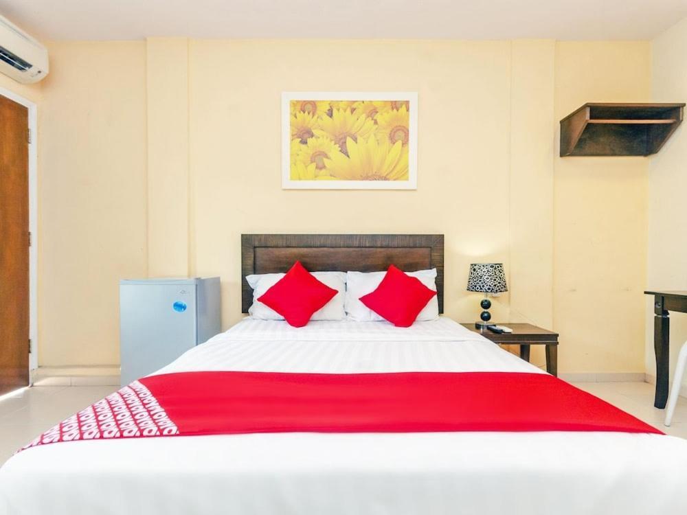 Sunflower Express Hotel Pontian Kecil Exterior foto