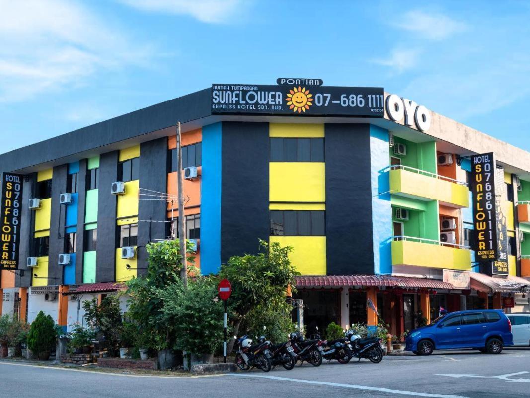 Sunflower Express Hotel Pontian Kecil Exterior foto