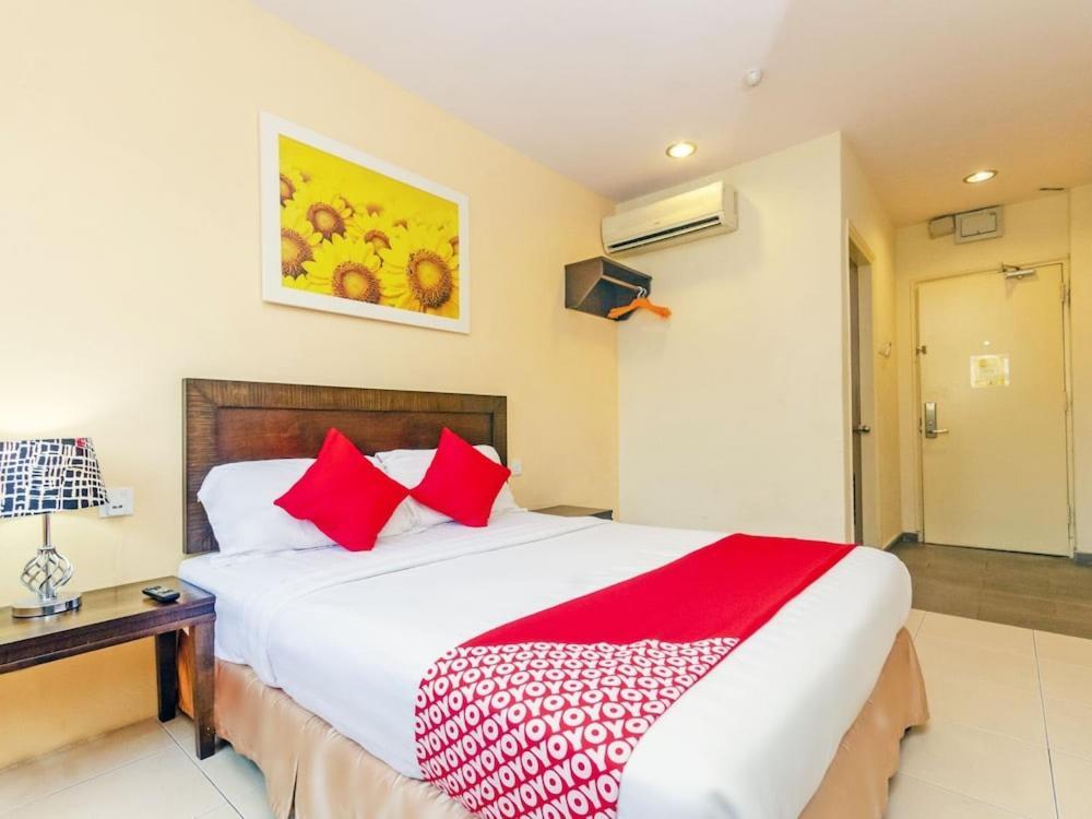 Sunflower Express Hotel Pontian Kecil Exterior foto