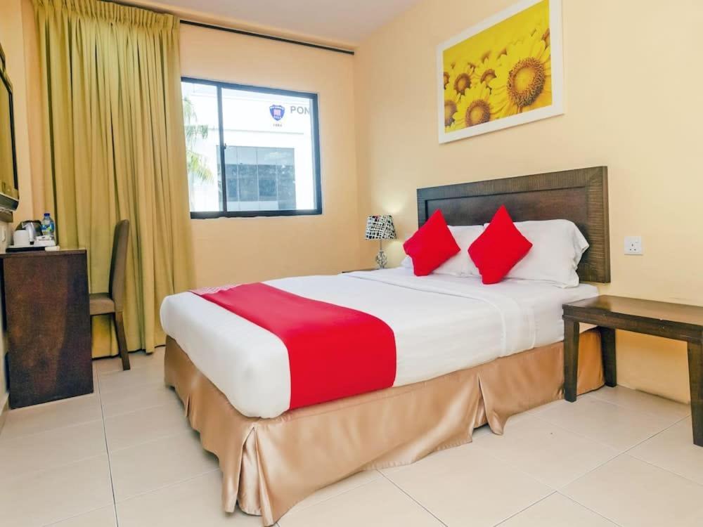 Sunflower Express Hotel Pontian Kecil Exterior foto