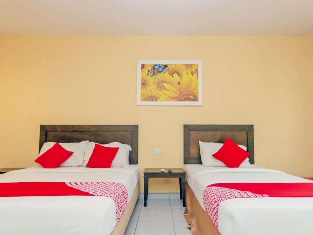 Sunflower Express Hotel Pontian Kecil Exterior foto