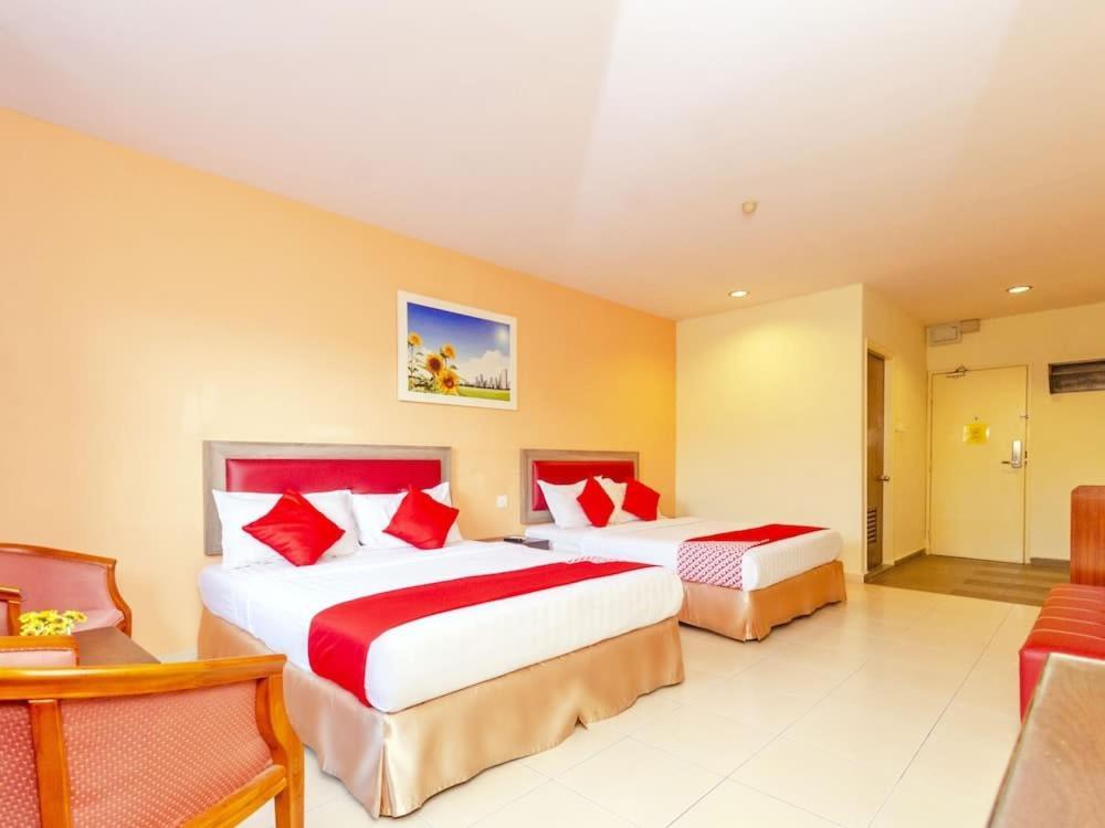 Sunflower Express Hotel Pontian Kecil Exterior foto