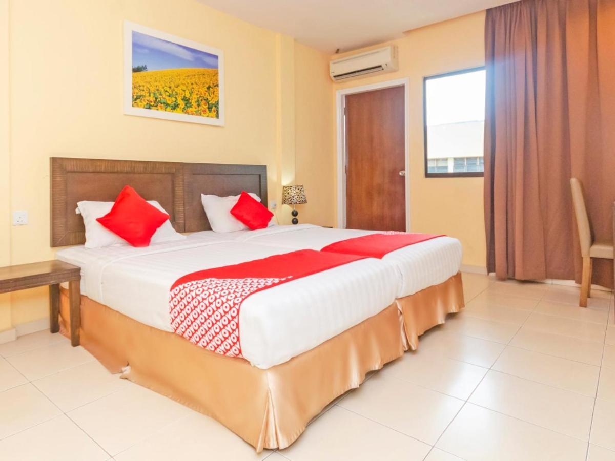 Sunflower Express Hotel Pontian Kecil Exterior foto