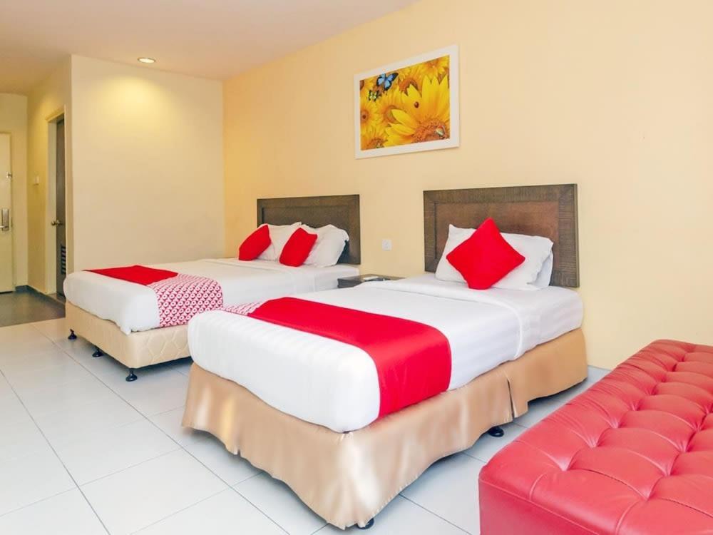 Sunflower Express Hotel Pontian Kecil Exterior foto