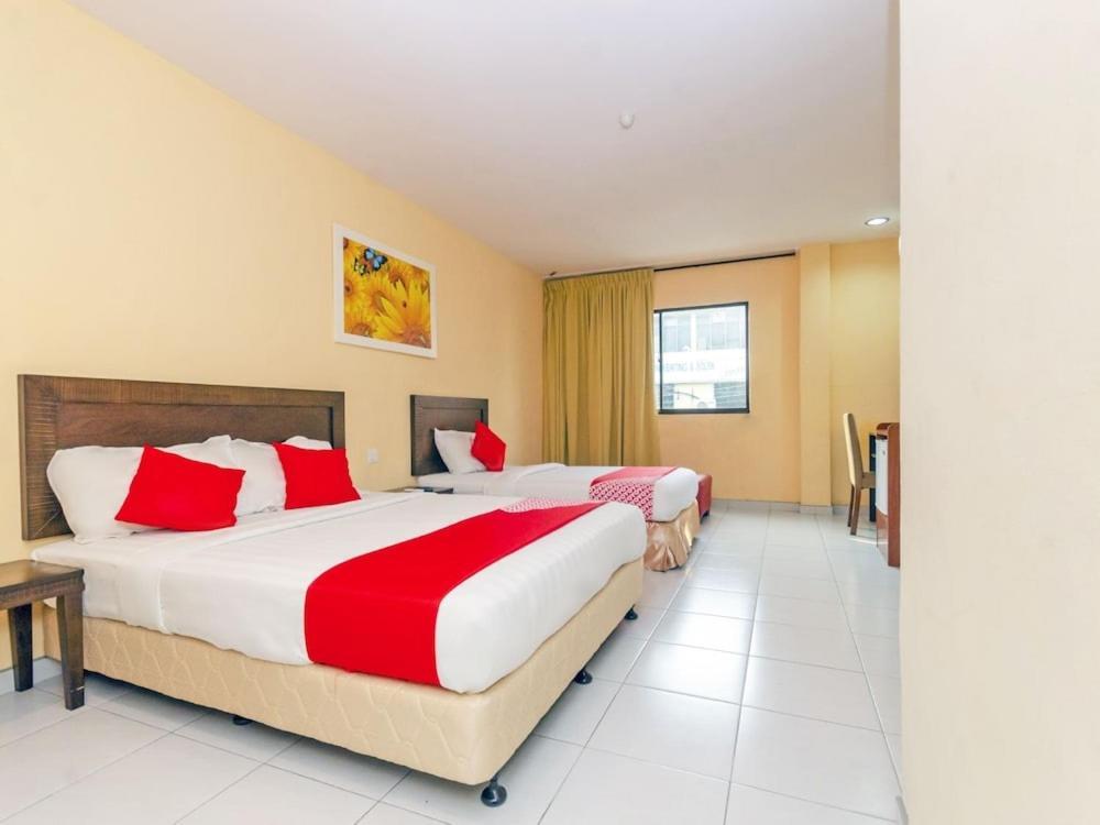 Sunflower Express Hotel Pontian Kecil Exterior foto