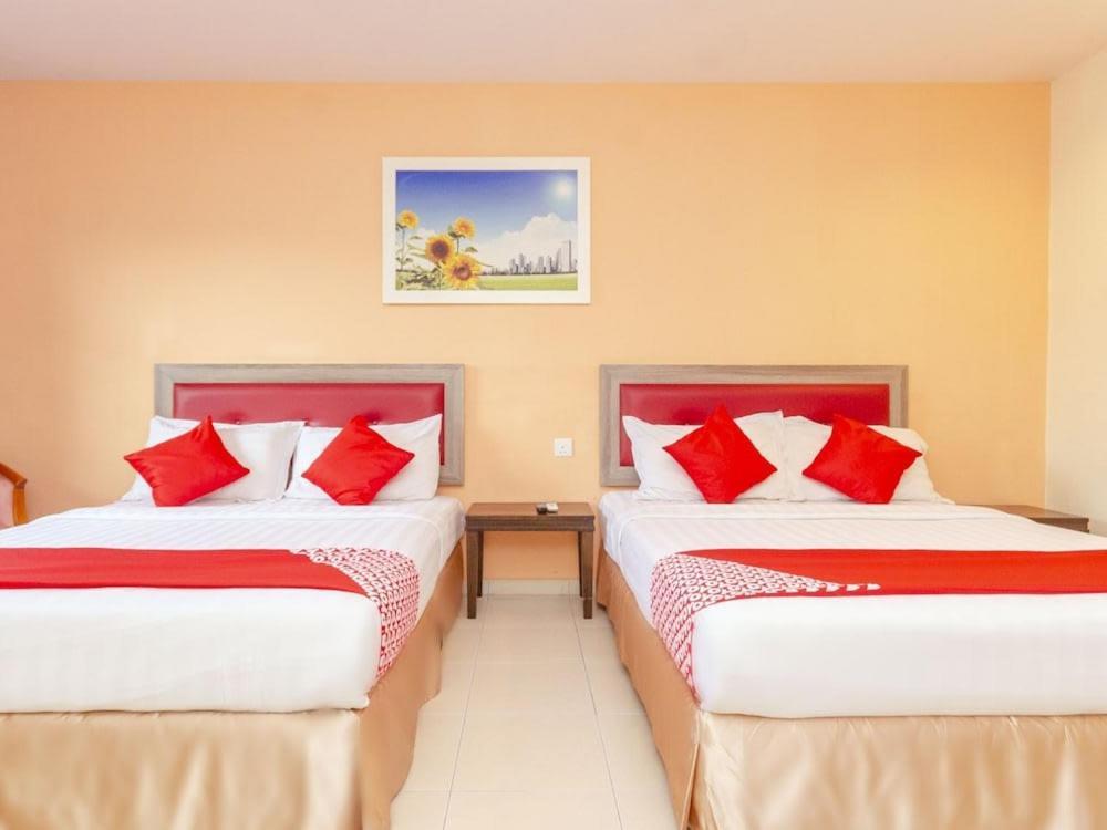 Sunflower Express Hotel Pontian Kecil Exterior foto