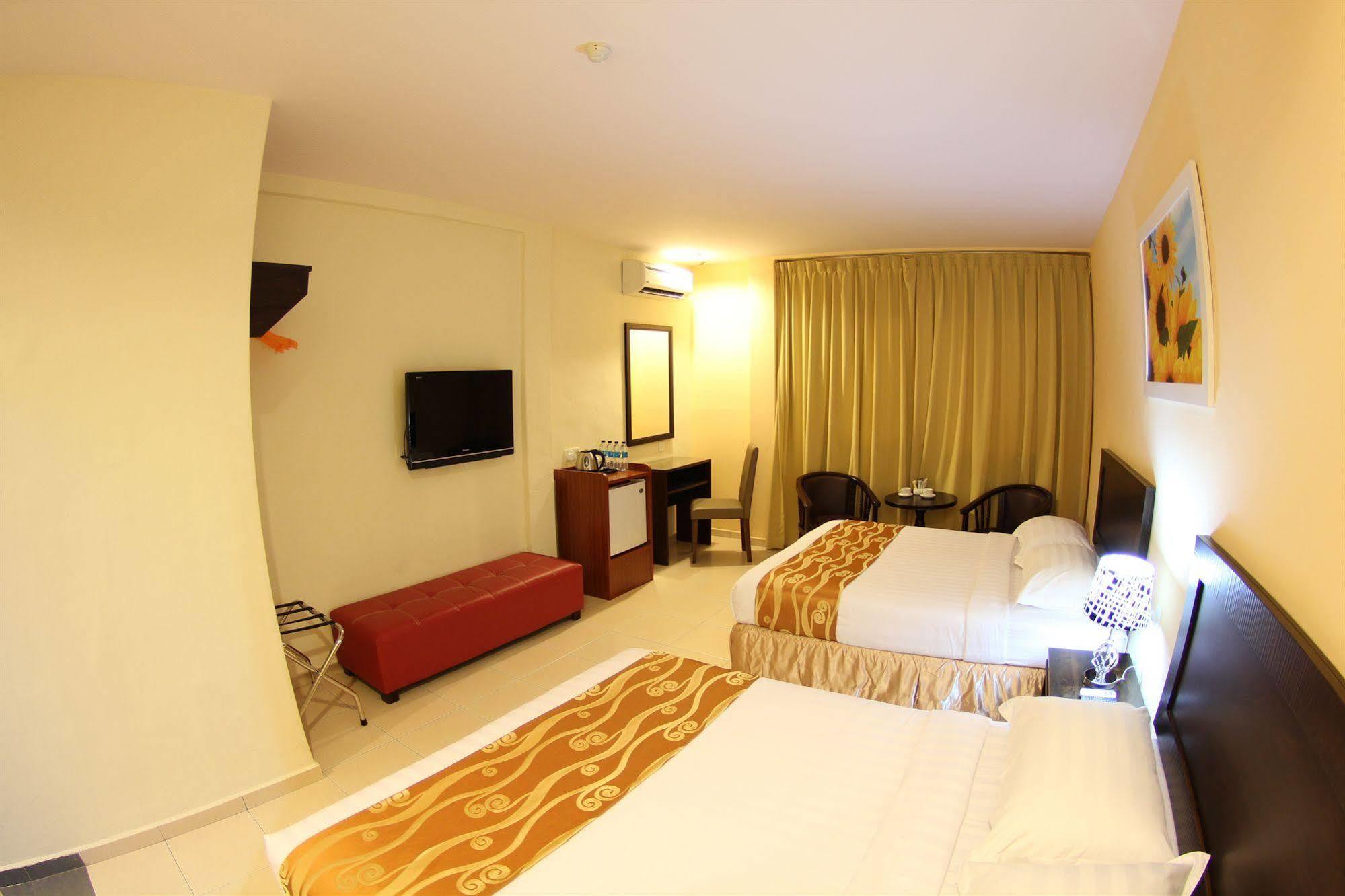 Sunflower Express Hotel Pontian Kecil Exterior foto