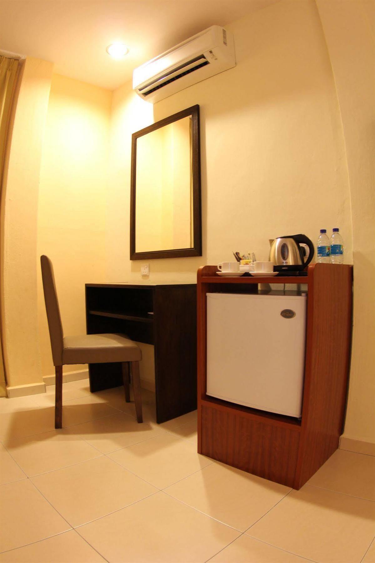 Sunflower Express Hotel Pontian Kecil Exterior foto