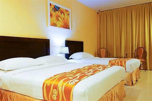 Sunflower Express Hotel Pontian Kecil Exterior foto
