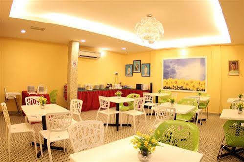 Sunflower Express Hotel Pontian Kecil Exterior foto